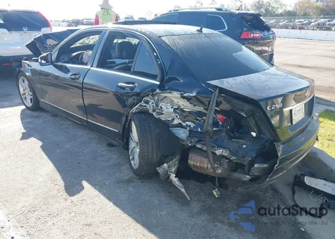 2013 Mercedes-Benz C 250 Luxury/Sport z USA, uszkodzony, nr VIN WDDGF4HBXDR298820